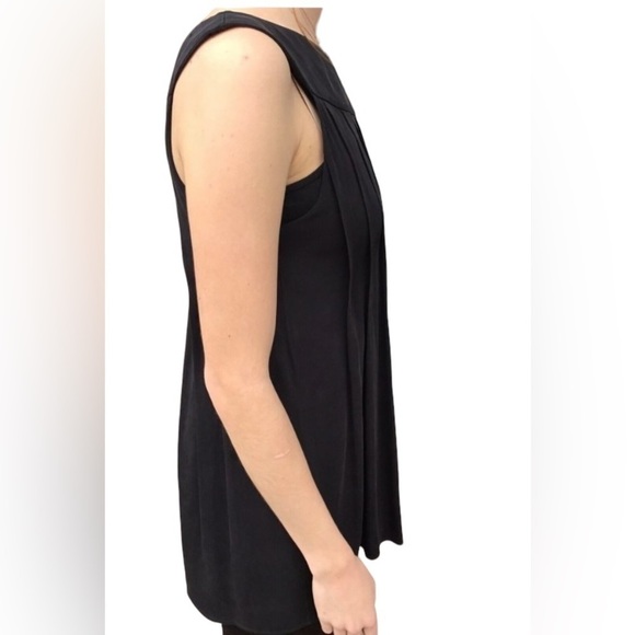 Alice + Olivia M Black Silk Pleated Front Aline Blouse - Picture 3 of 6